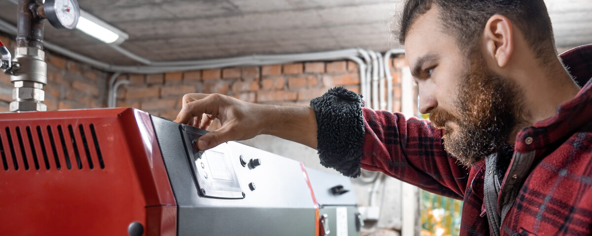 Pulire la caldaia a biomassa